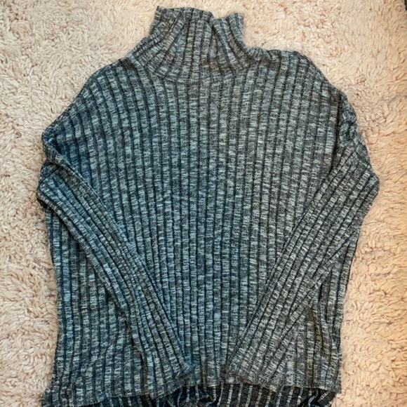 Black and grey turtleneck sweater - Picture 1 of 1